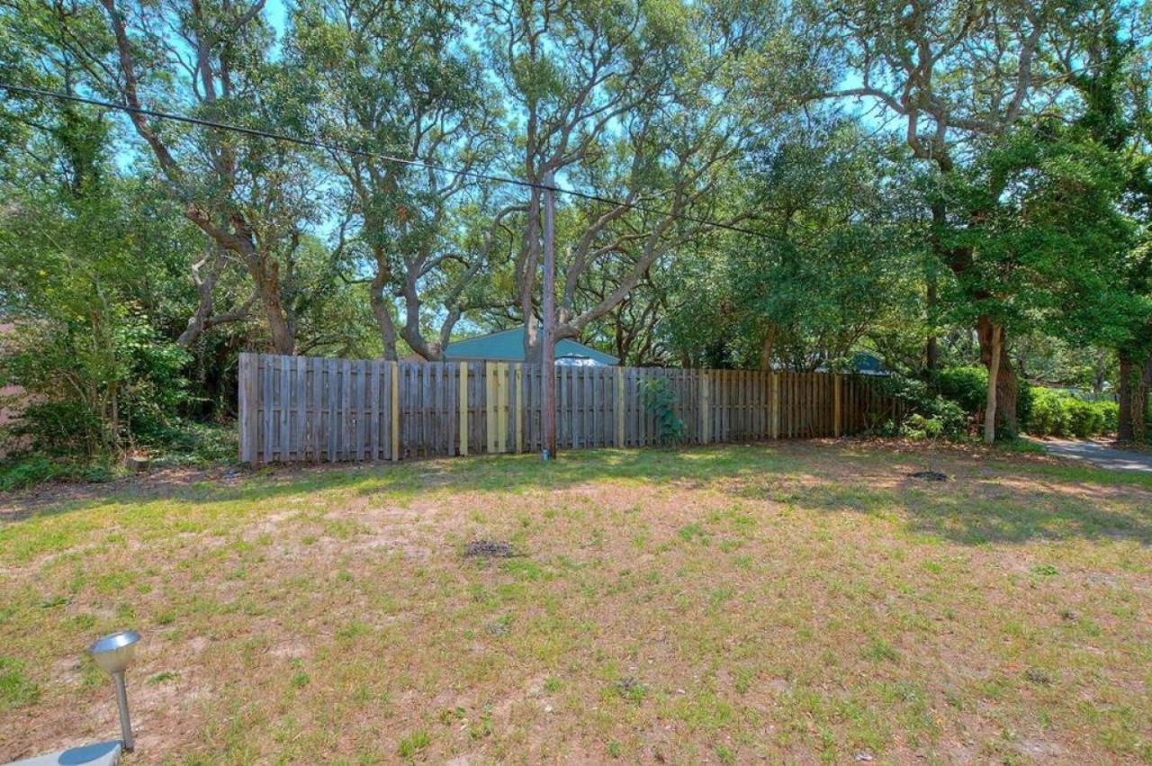 Shrimp On The Barbee Oak Island Exterior foto