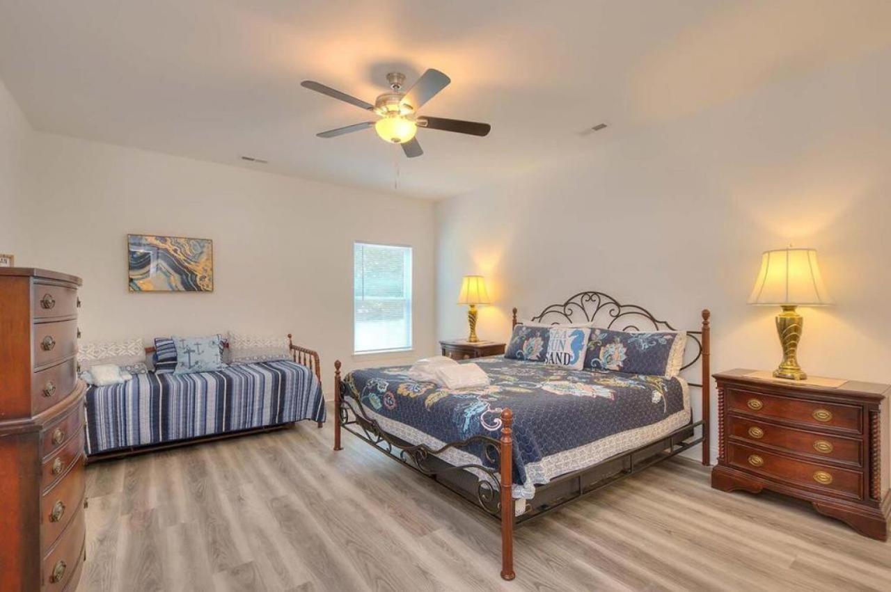 Shrimp On The Barbee Oak Island Exterior foto