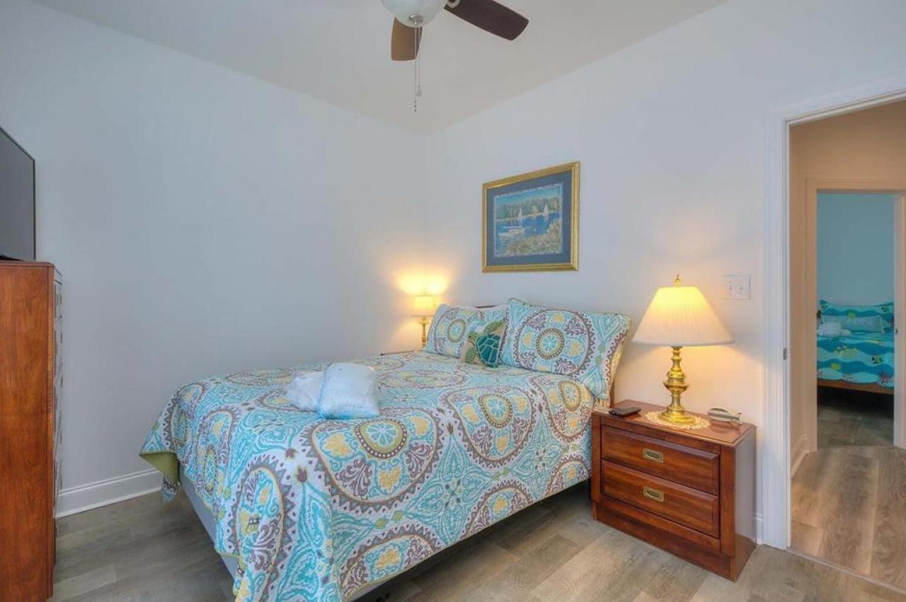 Shrimp On The Barbee Oak Island Exterior foto